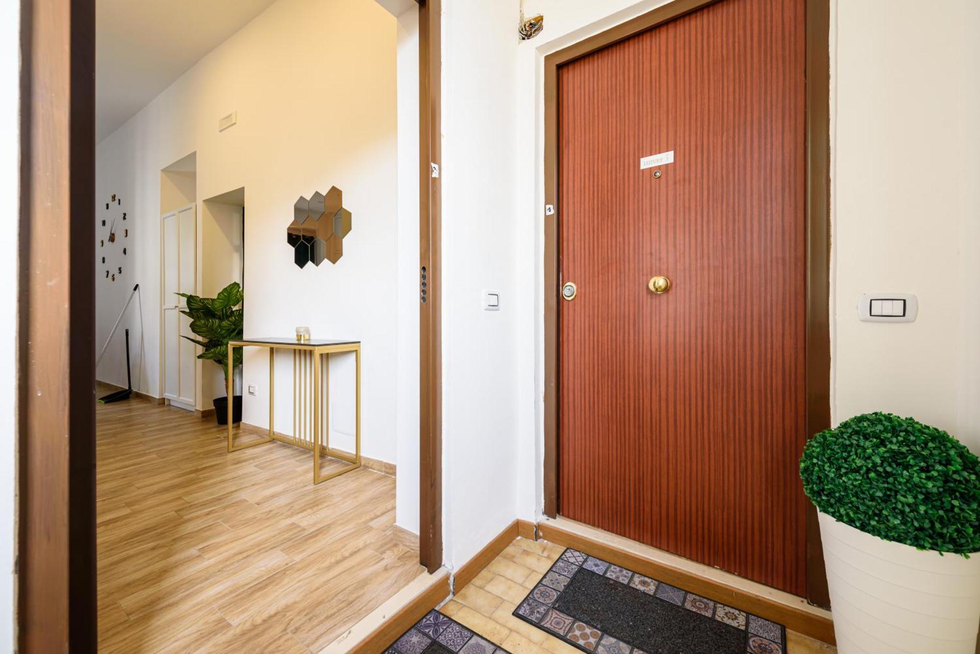 Luxury Apartment In Central City Neapel Exterior foto