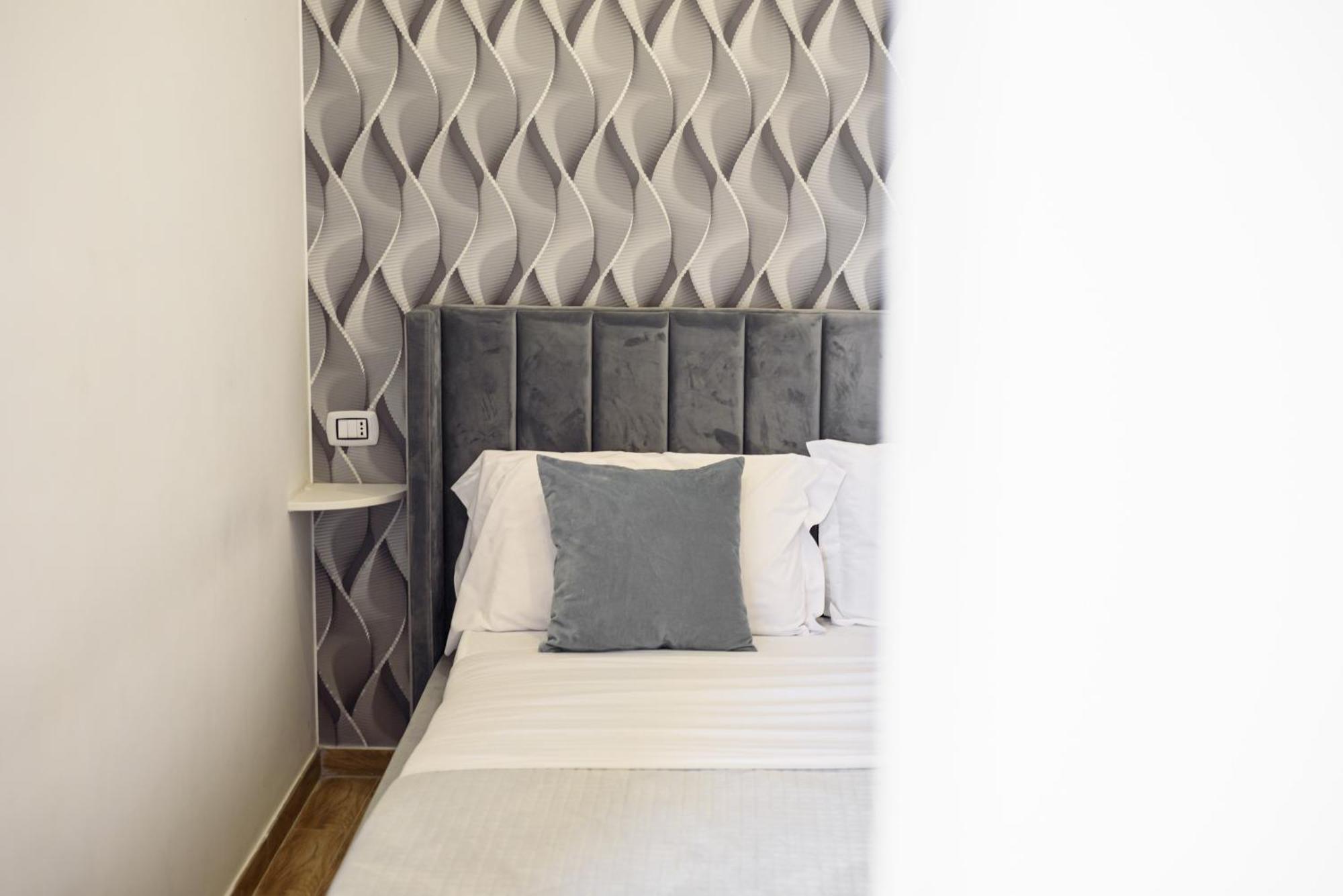 Luxury Apartment In Central City Neapel Exterior foto