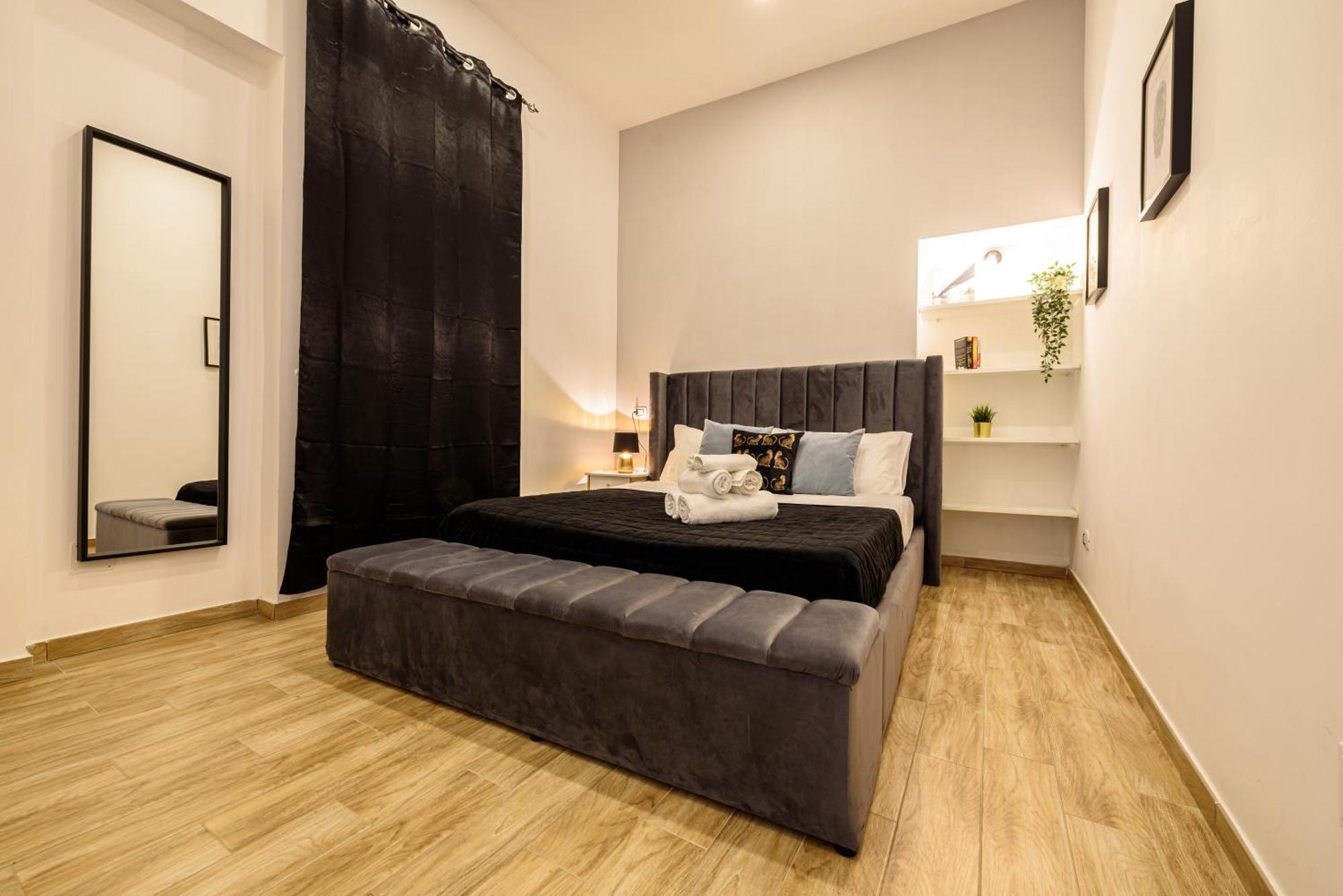Luxury Apartment In Central City Neapel Exterior foto